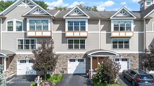 Building Photo - 9 Maple Leaf Dr