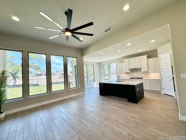Building Photo - 211 Corazon