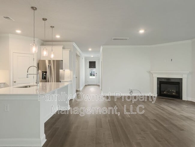 Building Photo - 208 Shortmarsh St