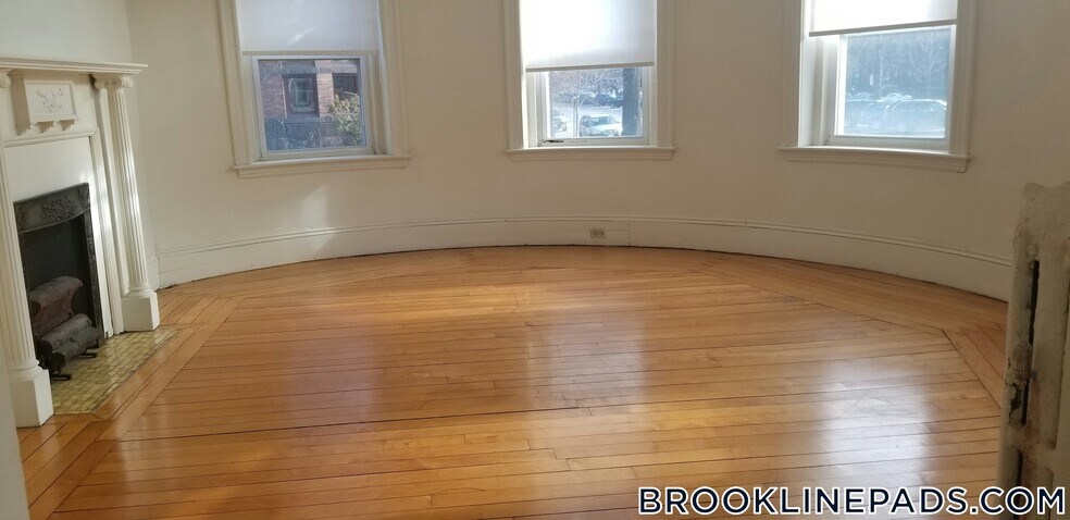 Building Photo - 1822 Beacon St