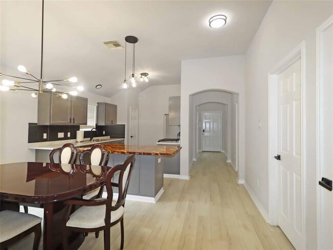 Building Photo - 749 Grassy Knoll Trail