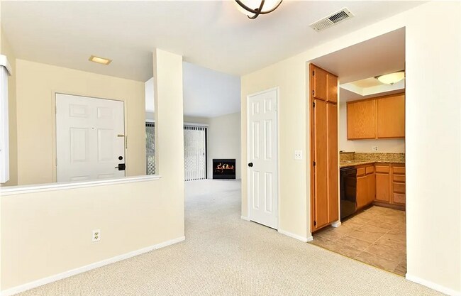 Building Photo - This home is a cozy 1 BR, 1 BA Condo