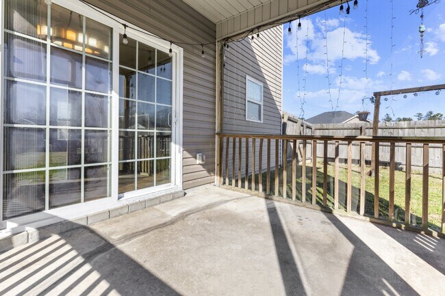 Building Photo - Towne Pointe