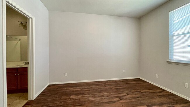 Building Photo - Beautifully Updated 3-Bedroom House with Patio in Broad Street Village