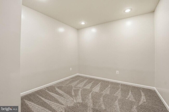 Building Photo - 428 Alder Dr