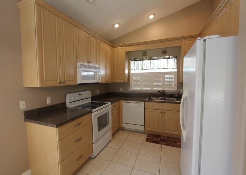 Kitchen - 37410 Picketts Mill Ave