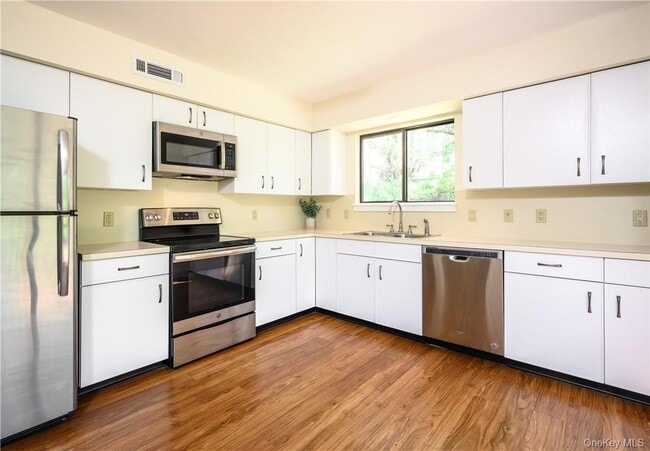 Building Photo - 436 Heritage Hls