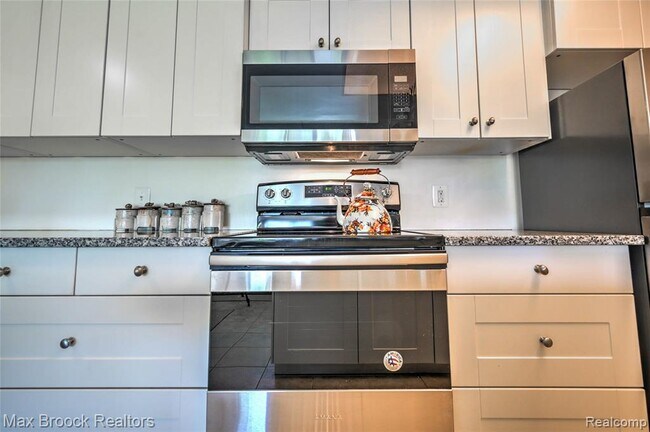 Building Photo - 35300 Woodward Ave