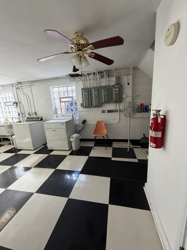 Building Photo - 7228 S Phillips Ave