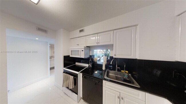 Building Photo - 6770 Indian Creek Dr