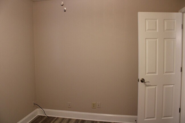 Building Photo - Fountain Place - 2BD/1BA ready for FALL 2026 move in!