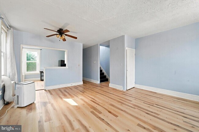 Building Photo - 204 Ripka St