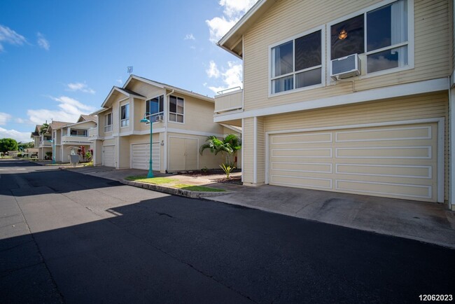 Building Photo - 2br/2ba/2-car garage Townhouse at The Arbo...