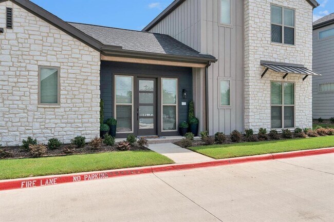 Building Photo - 1652 Spaniel Ave