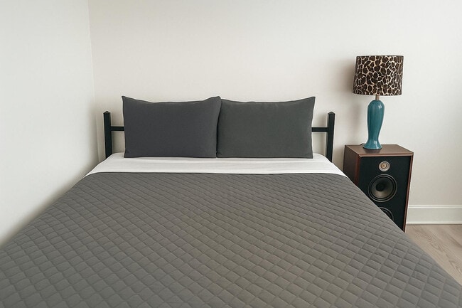 Building Photo - 607 E Euclid St