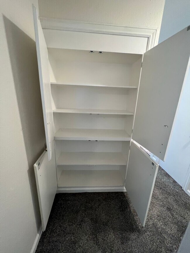 Building Photo - 4bd 3 bath