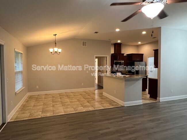 Building Photo - 6017 Autumn Pines Cir