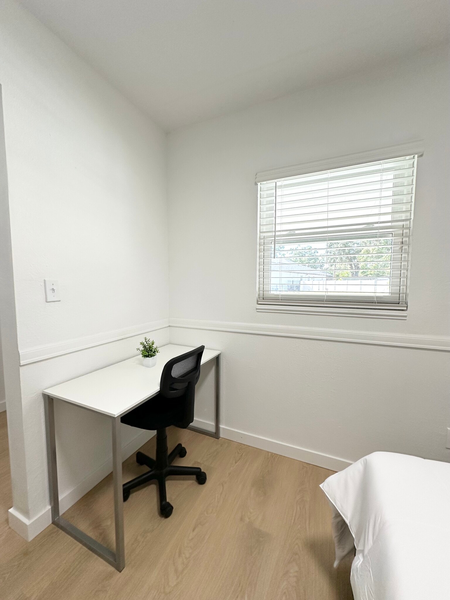 Building Photo - 4611 N Eddy Dr