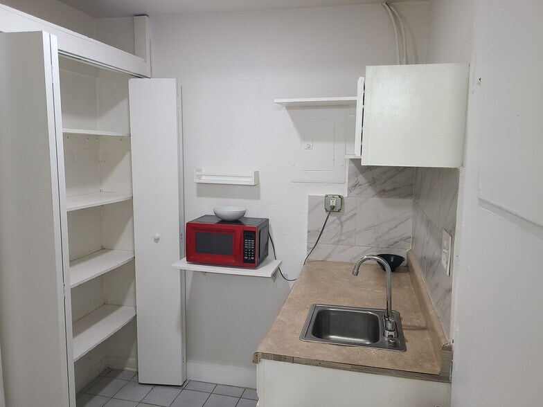 Building Photo - 8126 W 15th Ave