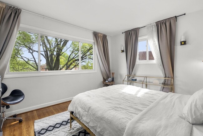 Building Photo - 3300 Manorwood Dr