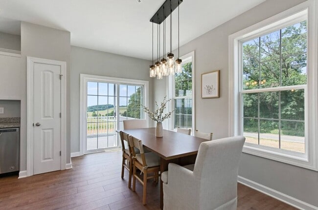 Building Photo - Beautiful 3 Bedroom, 2.5 Bath Townhome in Waynesboro!