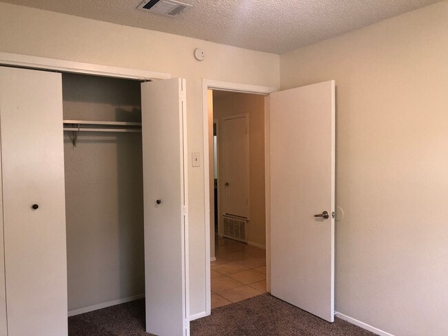 Building Photo - 11510 Walnut Ridge Dr