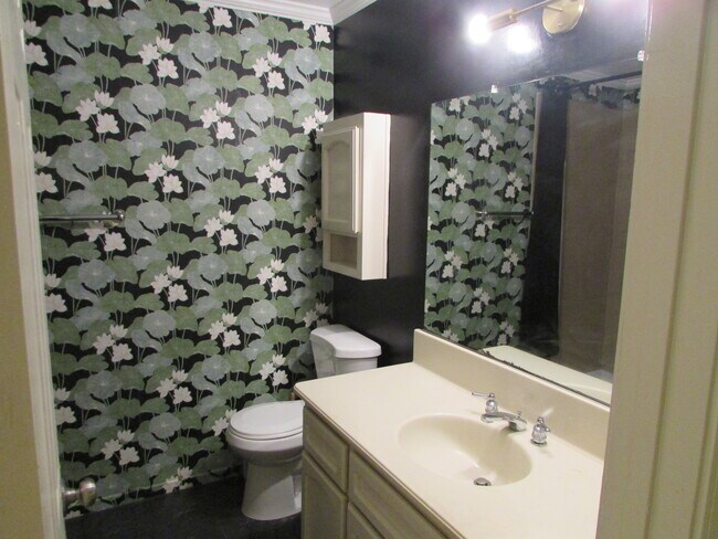 Building Photo - 107 Petrilli Cir