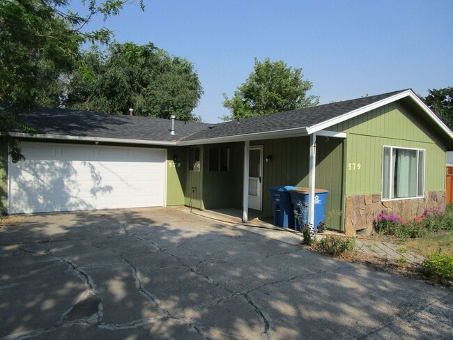 Primary Photo - 3 Bedroom, 2 Bathroom Home near Middle Sch...