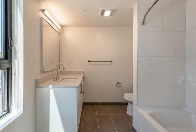 Building Photo - 166 Main St