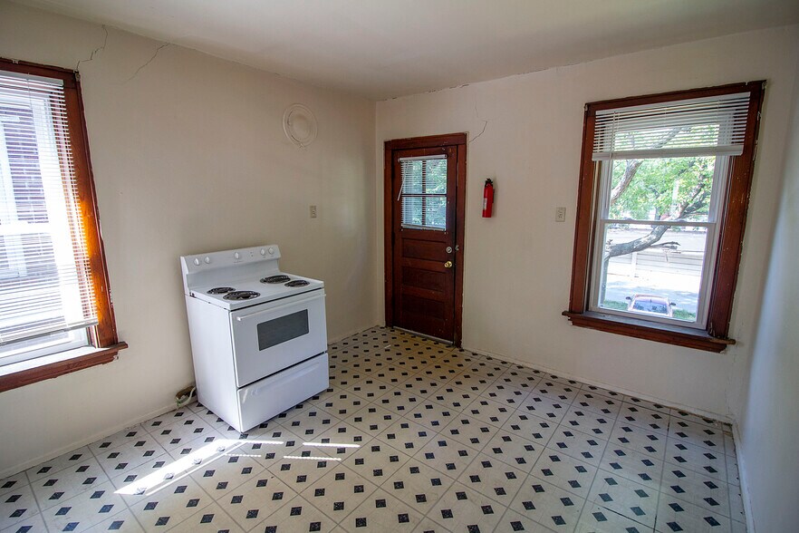 Building Photo - 3833 Dunnica Ave