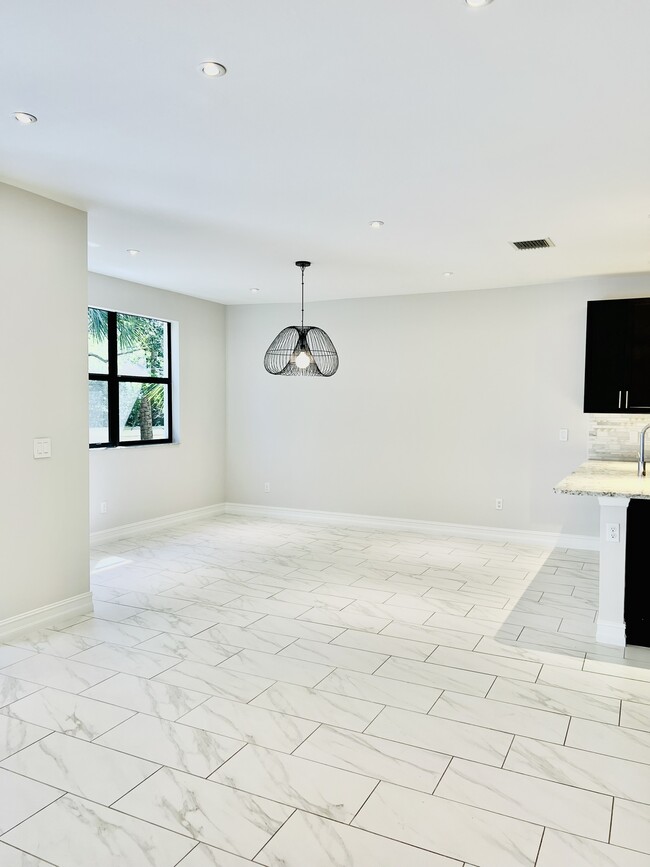 Building Photo - 7841 Bristol Cir