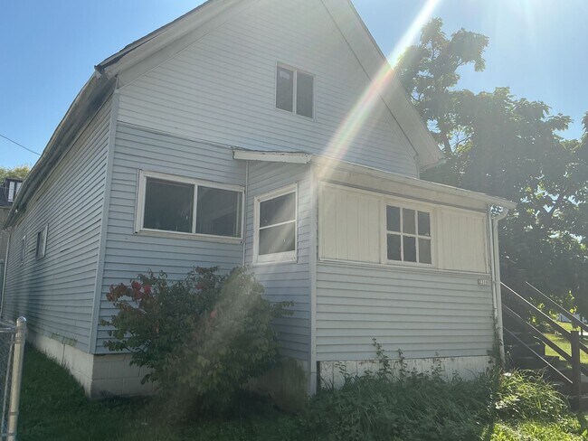 Building Photo - 2316 N Hubbard St