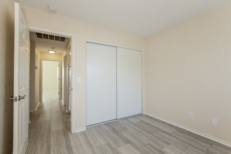 Building Photo - 1111 W Wagoner Rd