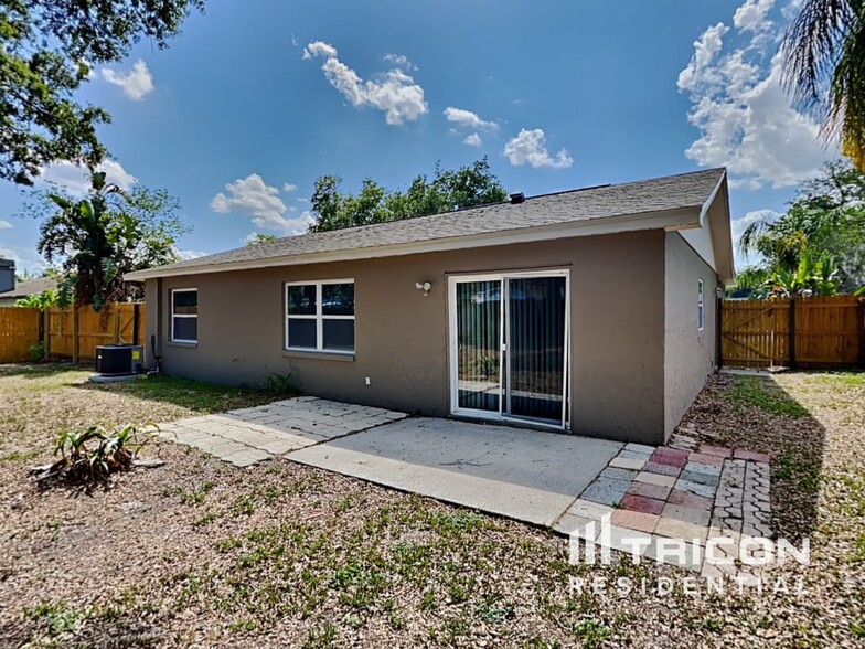 Building Photo - 2546 Glenview Dr