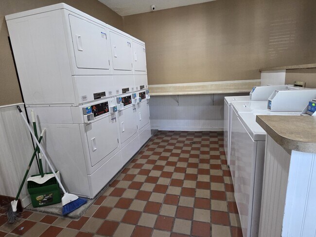 Building Photo - 2690 Coral Landings Blvd