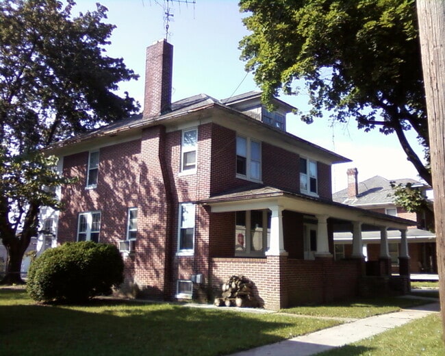 Building Photo - 340 W King St