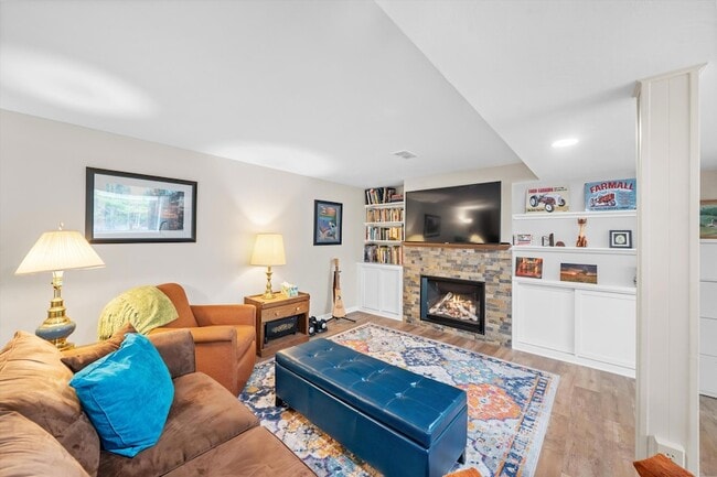 Building Photo - 2854 Parkridge Dr