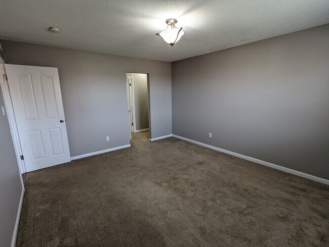 Building Photo - 1425 Willow Brook Cv