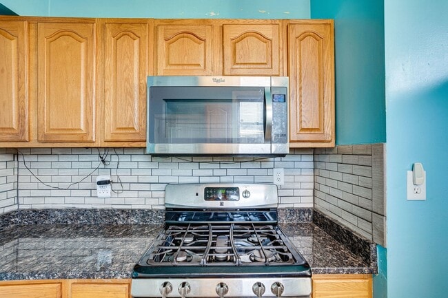 Building Photo - Spacious 3-Bedroom, 2.5-Bath Home with Gat...