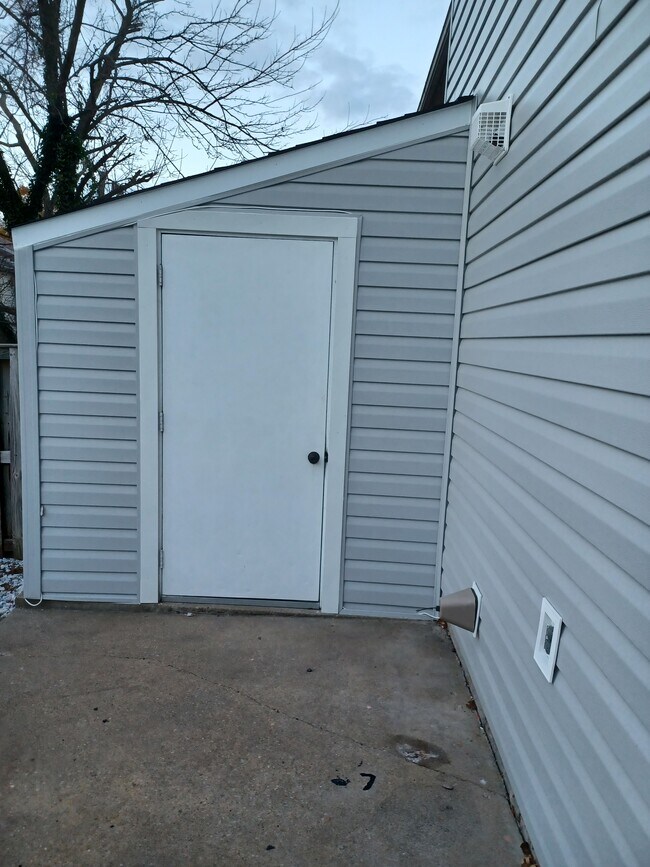 Building Photo - 1040 Wicklow Dr