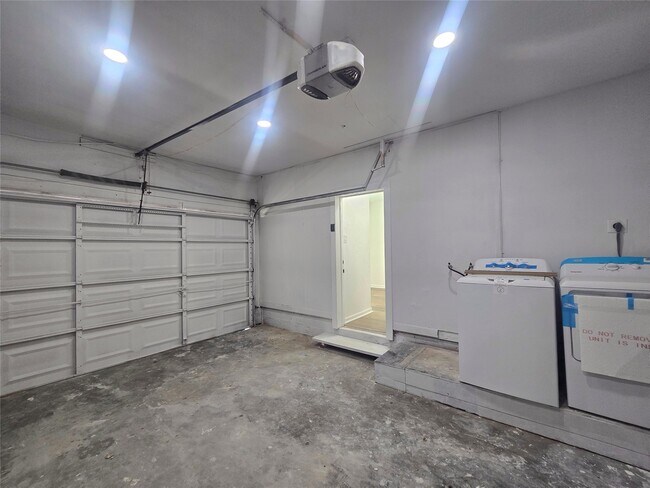 Building Photo - 5102 Avenue L