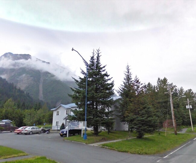 Building Photo - 1821 Swetmann Ave