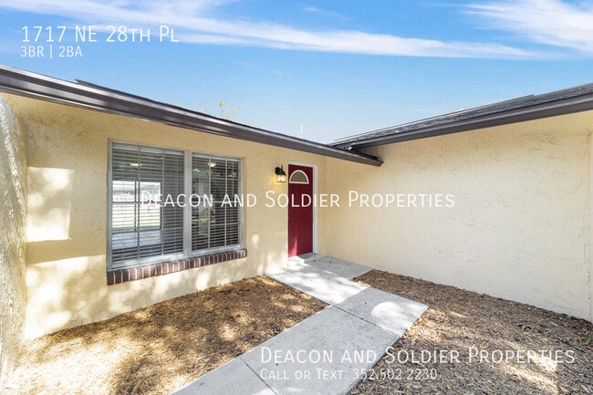 Building Photo - 1717 NE 28th Pl