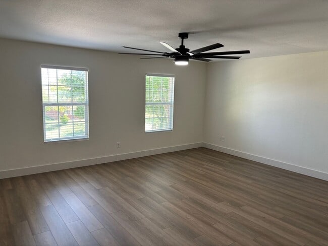 Building Photo - 803 Moss Glen Trail