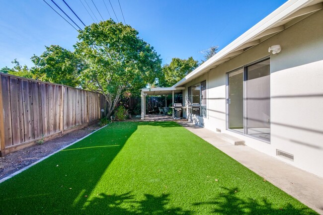 Building Photo - 1534 Crespi Dr