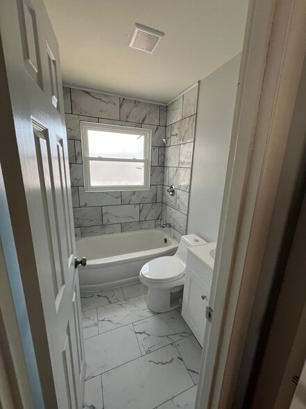 Building Photo - 120 Alberto Ln