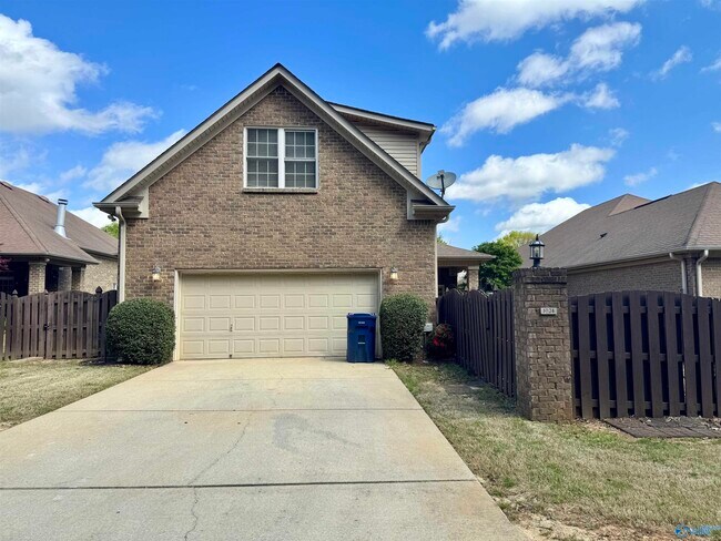 Building Photo - 1024 Split Rock Cove