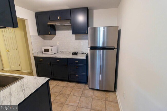 Building Photo - 4 Fieldstone Ct