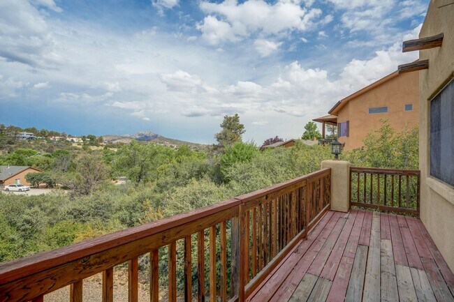 Building Photo - 2 Bedroom plus Office in Main House & Stud...