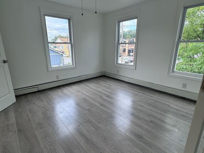 Building Photo - 77 Cottage St